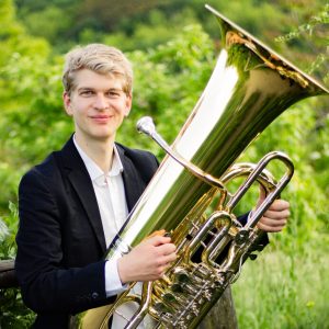 Jörgen Roggenkamp mit Tuba